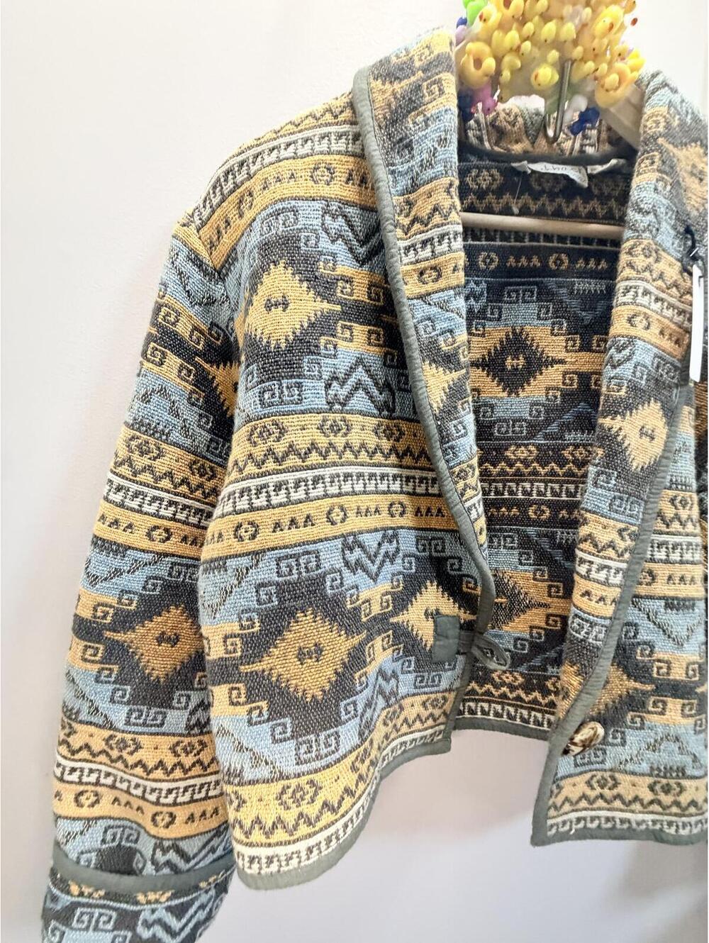 Flashback Patterned Cropped Jacket - Picture 2 of 6